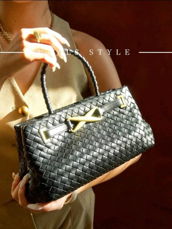 luxury woven handbag ()